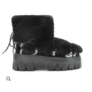 NWT My Sunday Ski Lug Tread Shearling Snow Boots - Short Black